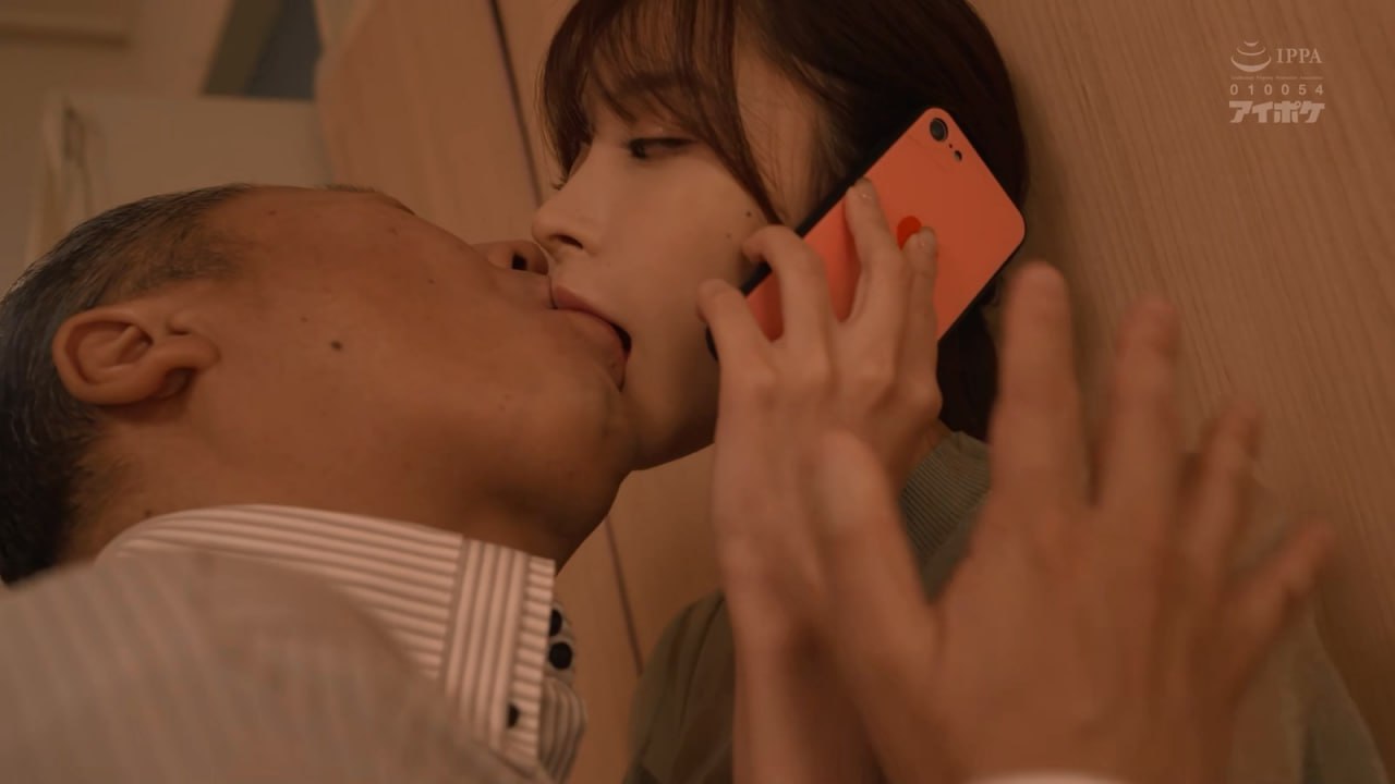 国产AV 皇家华人 RAS0165 导演强袭女演员潜规则 想要工作就骑上来 林思妤
